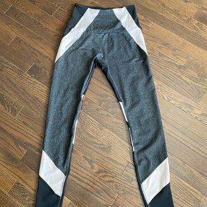 Beyond Yoga colour blocked leggings size Medium